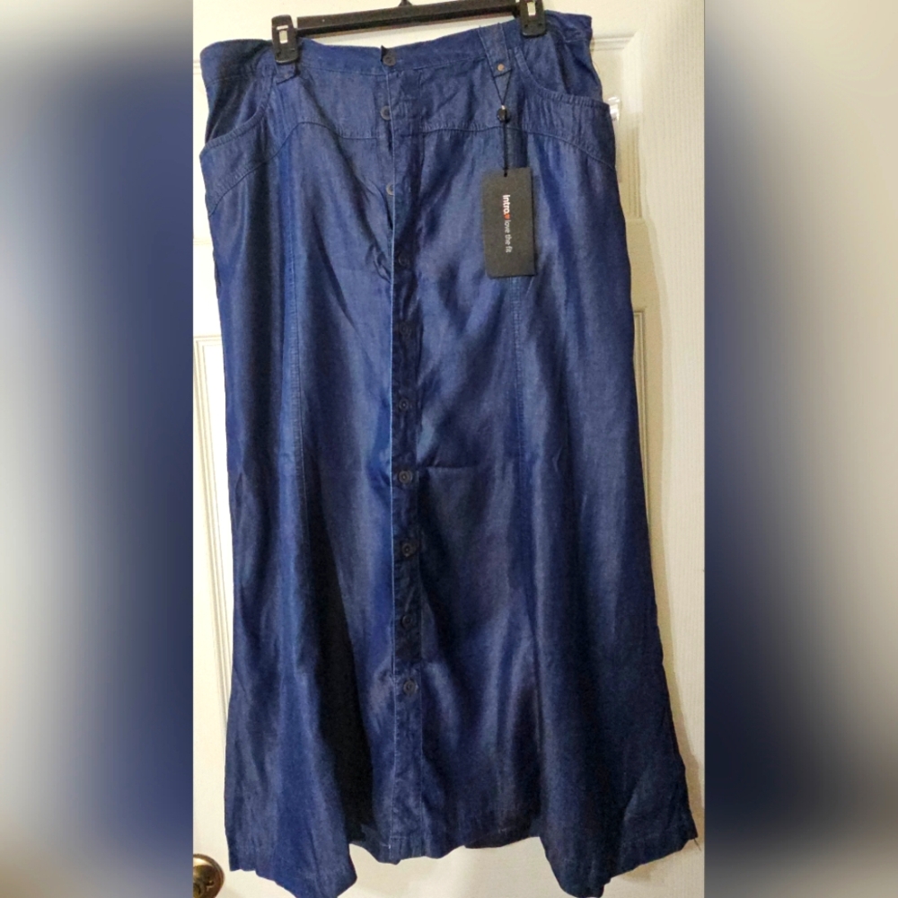 NWT Intro❤️love the fit denim Skirt